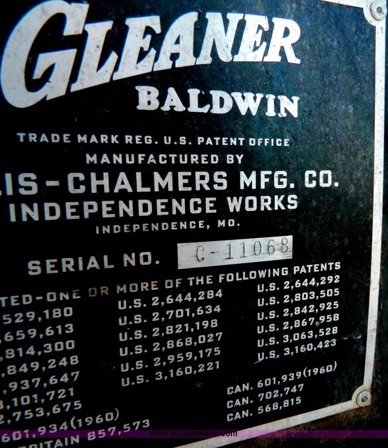 image for item AZ9027 1967 Gleaner C2 combine