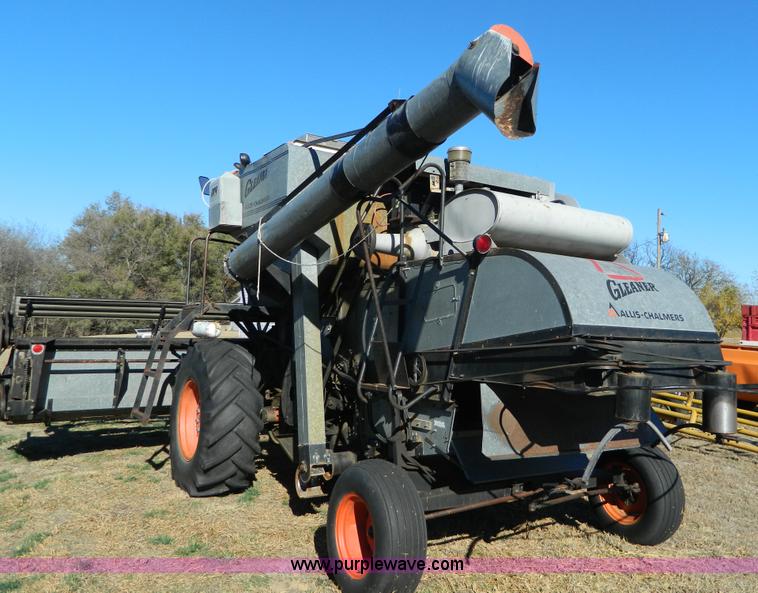 image for item AZ9027 1967 Gleaner C2 combine
