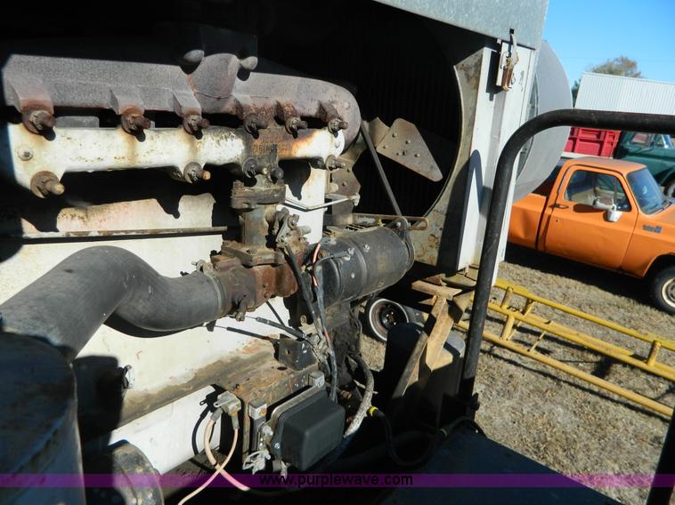 image for item AZ9027 1967 Gleaner C2 combine