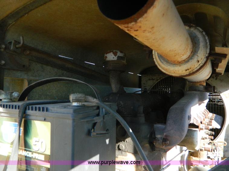 image for item AZ9027 1967 Gleaner C2 combine