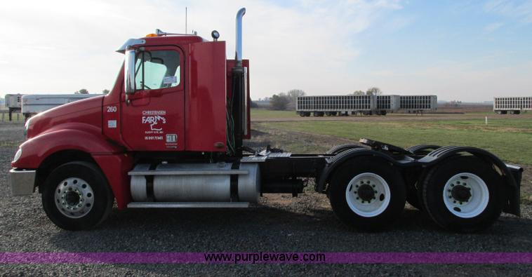 image for item E5218 2007 Freightliner Columbia semi truck