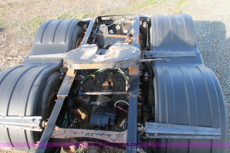 image for item E5218 2007 Freightliner Columbia semi truck