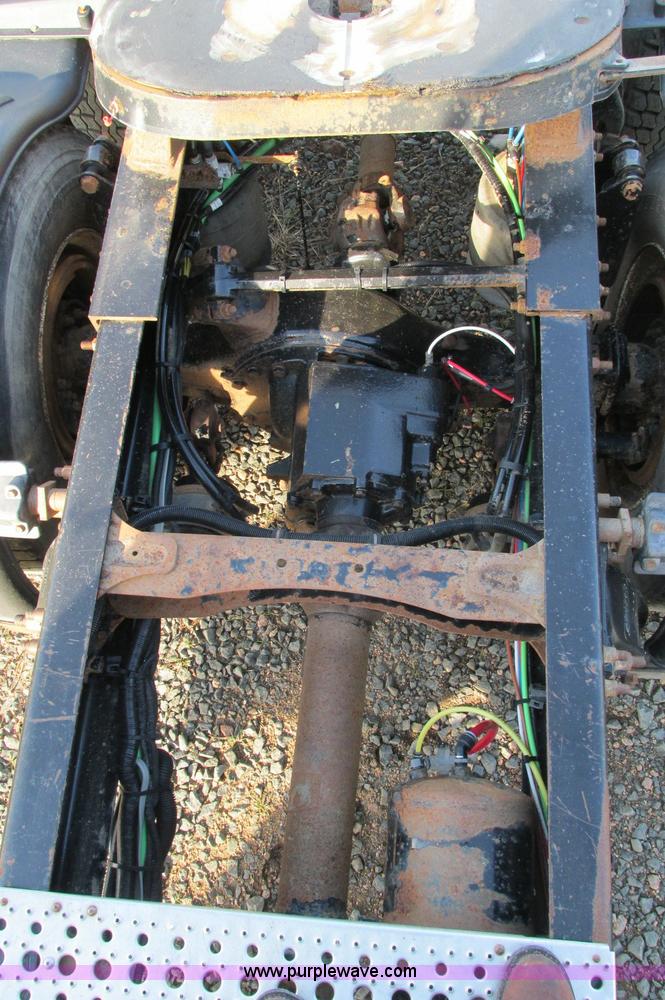 image for item E5218 2007 Freightliner Columbia semi truck