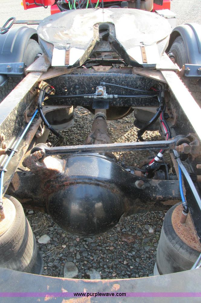 image for item E5218 2007 Freightliner Columbia semi truck