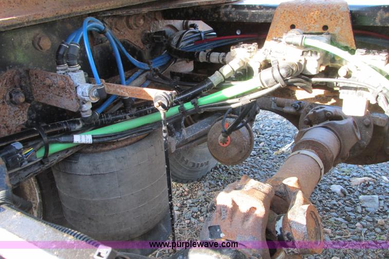 image for item E5218 2007 Freightliner Columbia semi truck