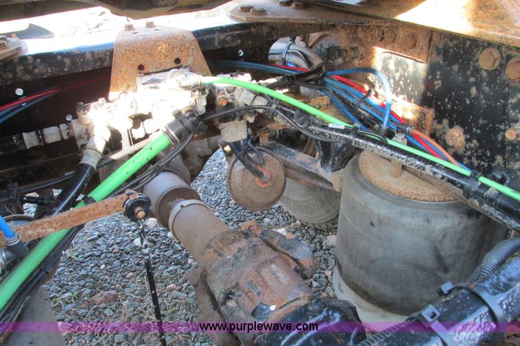 image for item E5218 2007 Freightliner Columbia semi truck