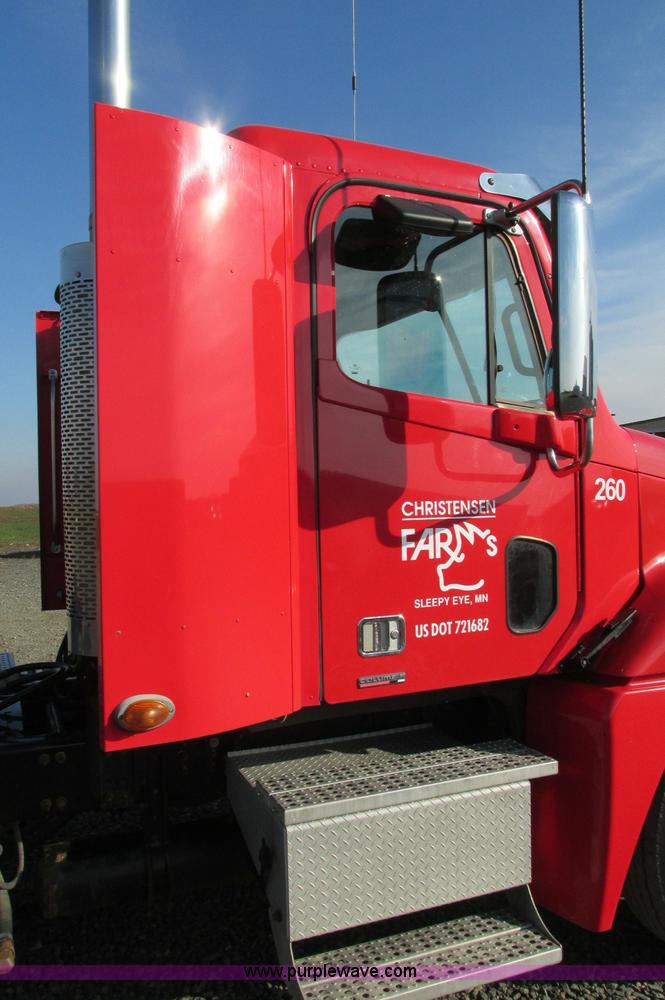 image for item E5218 2007 Freightliner Columbia semi truck