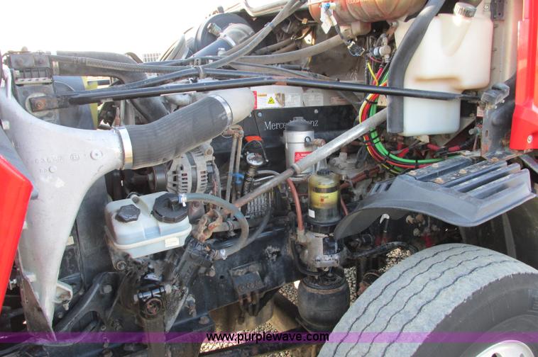 image for item E5218 2007 Freightliner Columbia semi truck