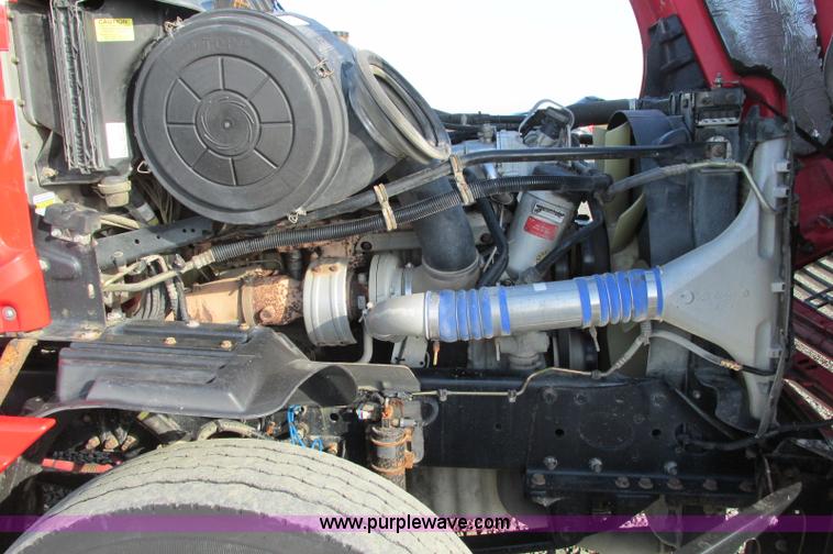 image for item E5218 2007 Freightliner Columbia semi truck