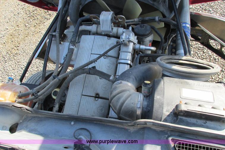 image for item E5218 2007 Freightliner Columbia semi truck