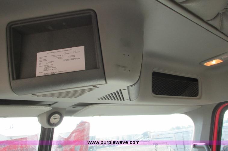 image for item E5218 2007 Freightliner Columbia semi truck