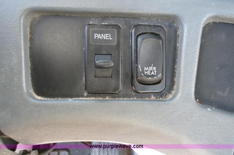 image for item E5218 2007 Freightliner Columbia semi truck