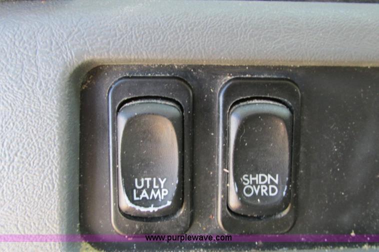 image for item E5218 2007 Freightliner Columbia semi truck