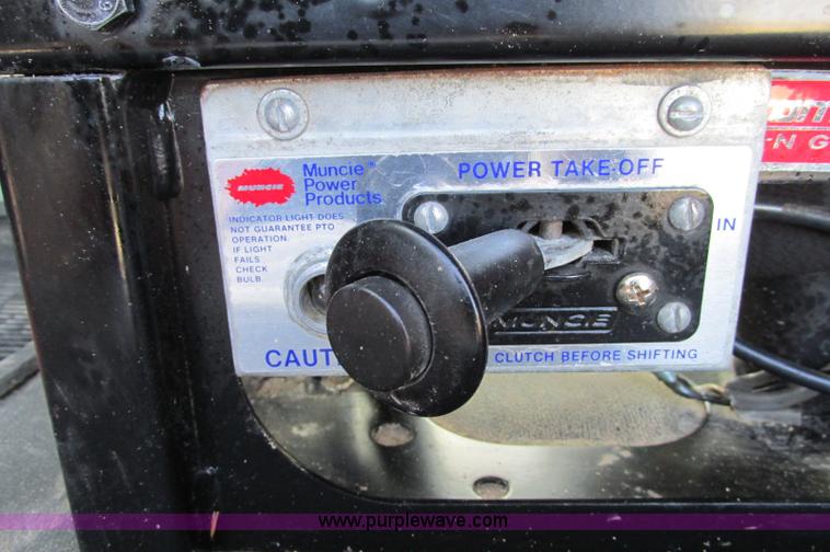 image for item E5218 2007 Freightliner Columbia semi truck