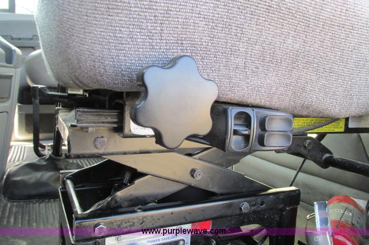 image for item E5218 2007 Freightliner Columbia semi truck