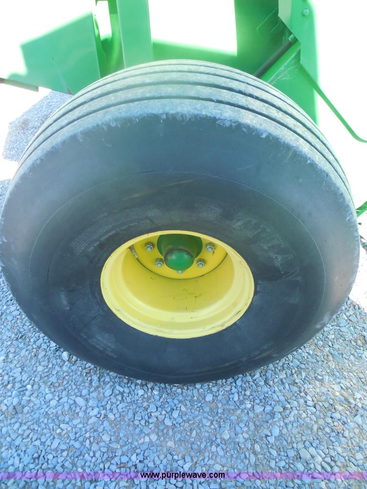 image for item E7737 2008 John Deere 568 round baler