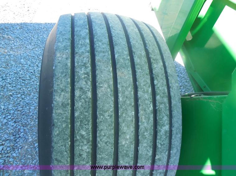 image for item E7737 2008 John Deere 568 round baler