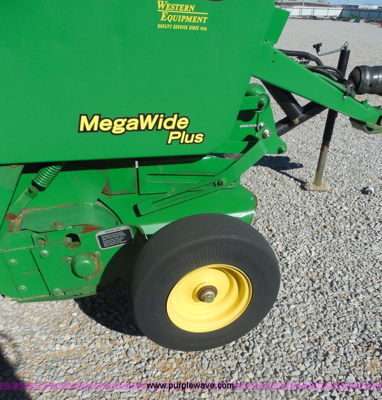 image for item E7737 2008 John Deere 568 round baler