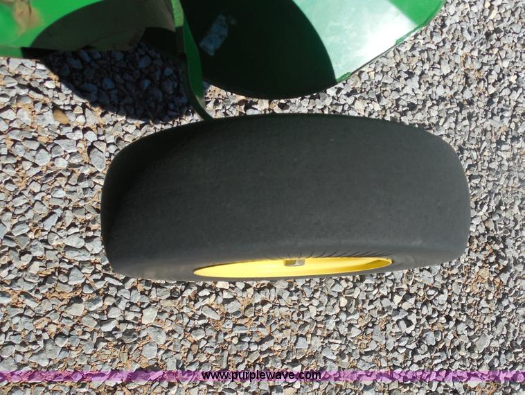 image for item E7737 2008 John Deere 568 round baler