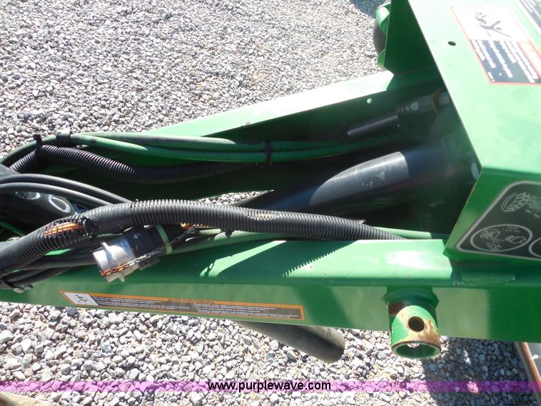 image for item E7737 2008 John Deere 568 round baler