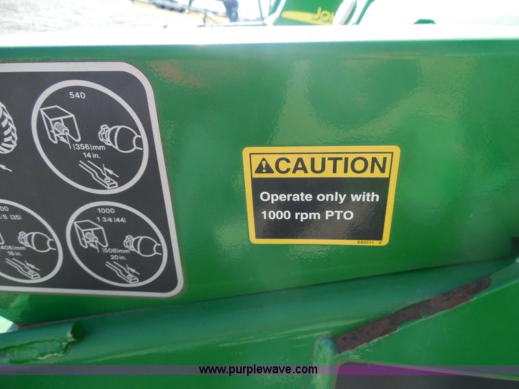 image for item E7737 2008 John Deere 568 round baler