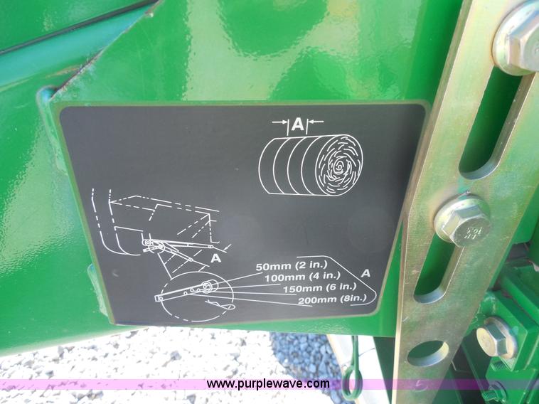 image for item E7737 2008 John Deere 568 round baler