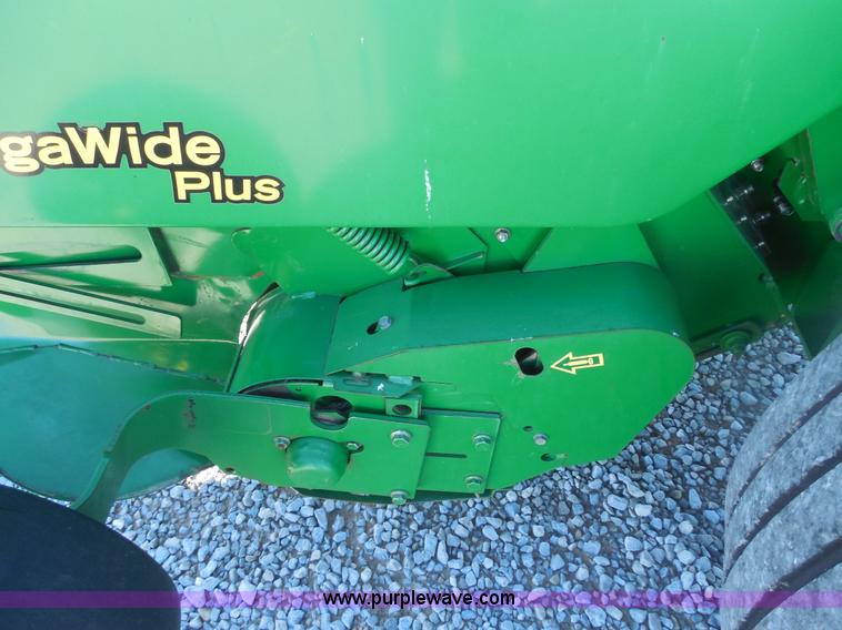 image for item E7737 2008 John Deere 568 round baler