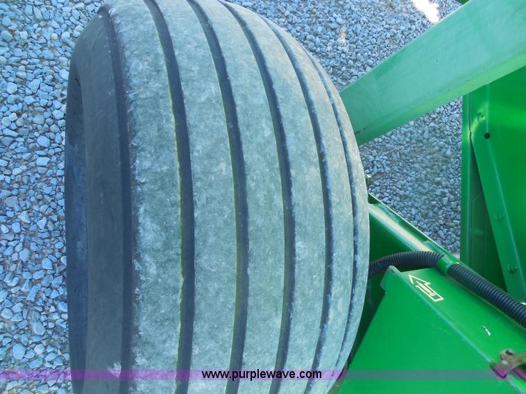 image for item F3261 2002 John Deere 567 round baler