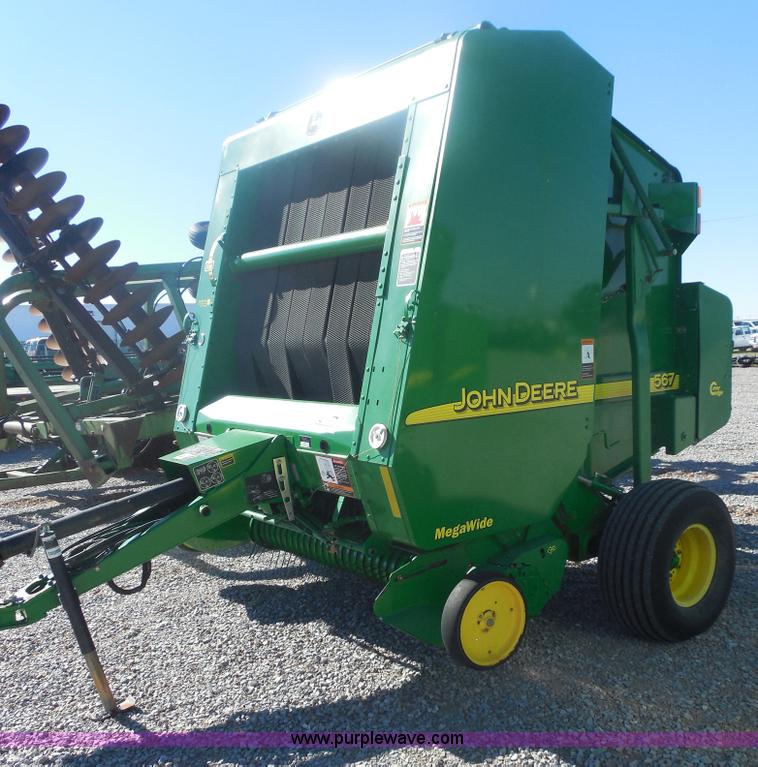 image for item F3262 2002 John Deere 567 round baler