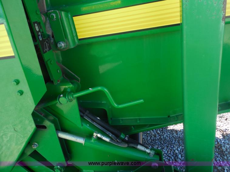 image for item F3262 2002 John Deere 567 round baler