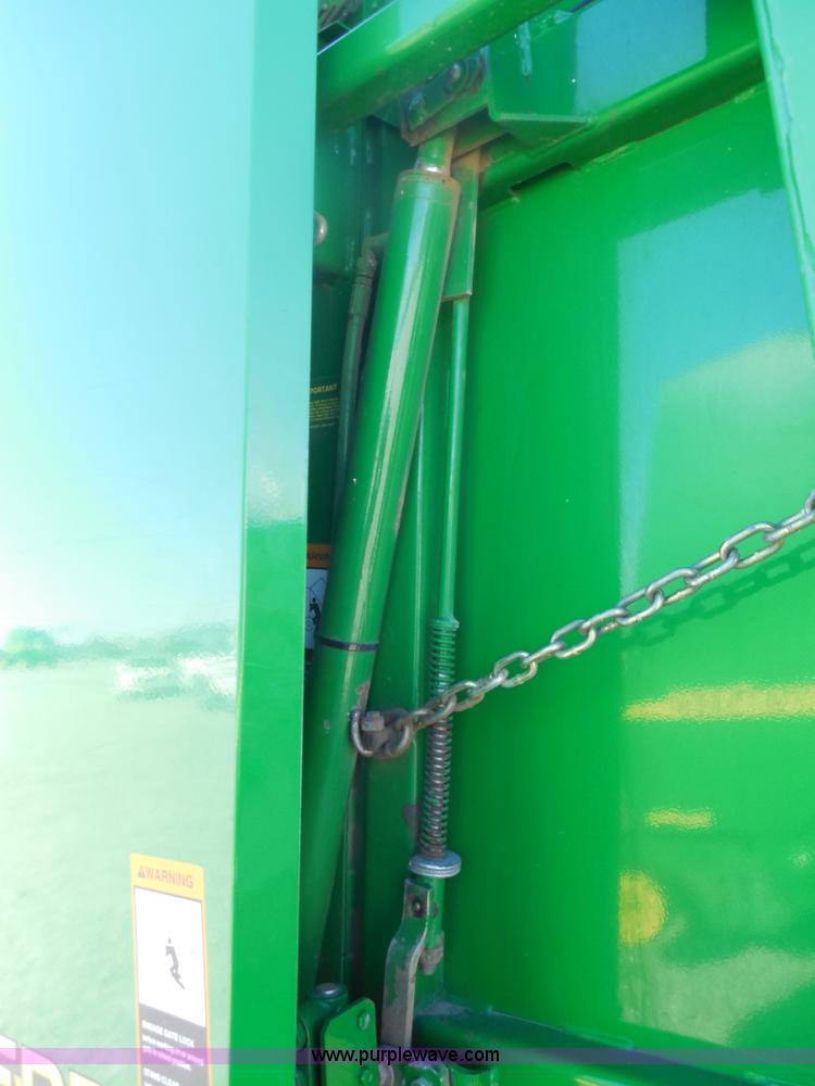 image for item F3262 2002 John Deere 567 round baler