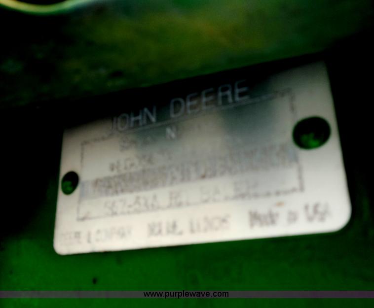 image for item F3262 2002 John Deere 567 round baler