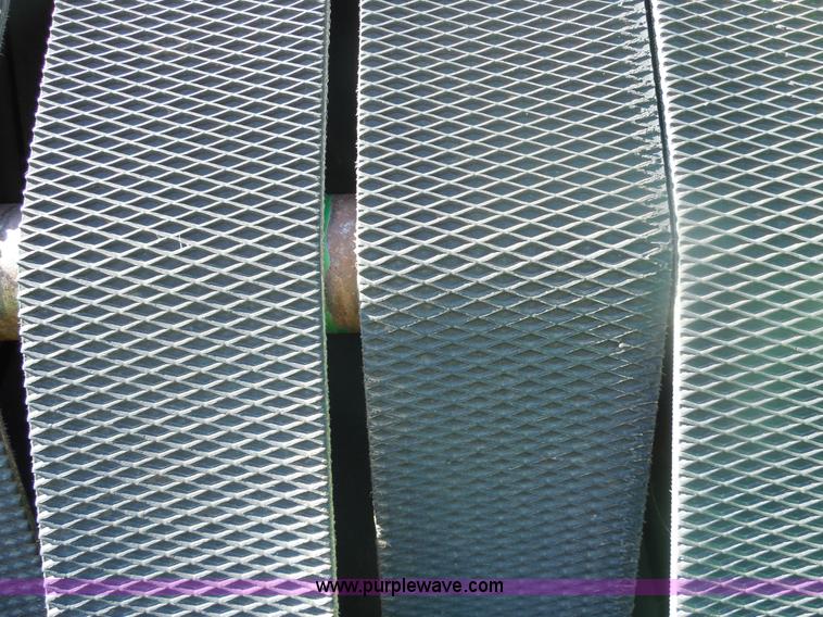 image for item F3262 2002 John Deere 567 round baler