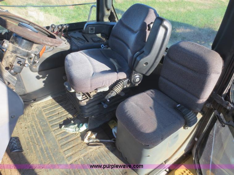 image for item F6730 1998 Caterpillar Challenger 85E tractor