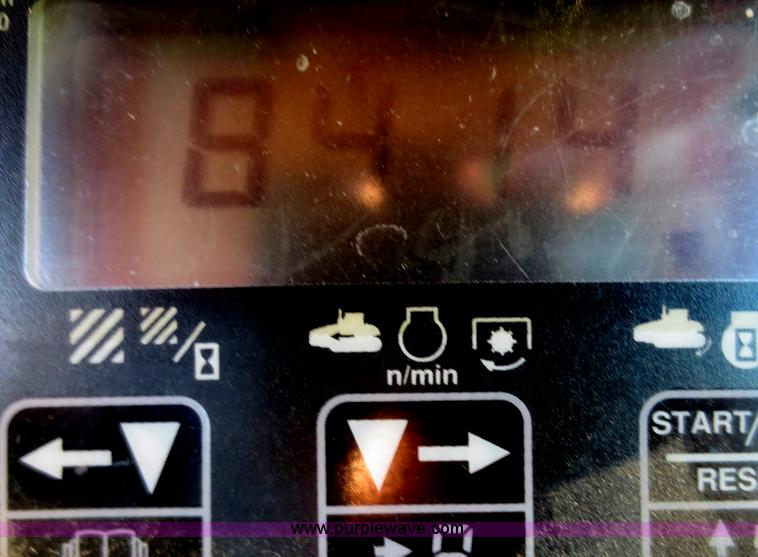 image for item F6730 1998 Caterpillar Challenger 85E tractor