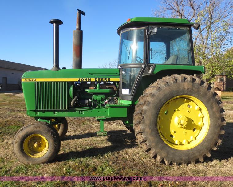 image for item F6741 1975 John Deere 4430 tractor