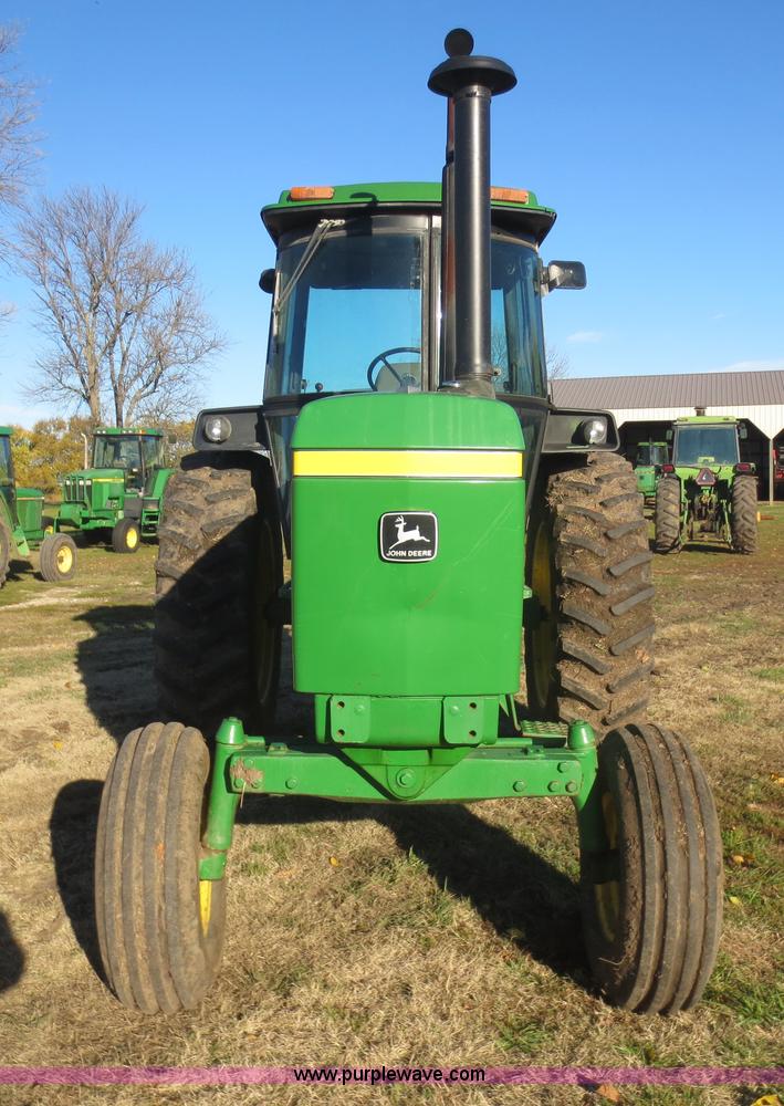 image for item F6741 1975 John Deere 4430 tractor