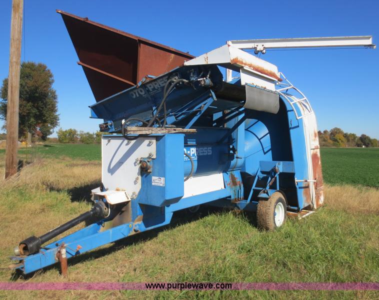 image for item F8034 Roto-Press silage bagger