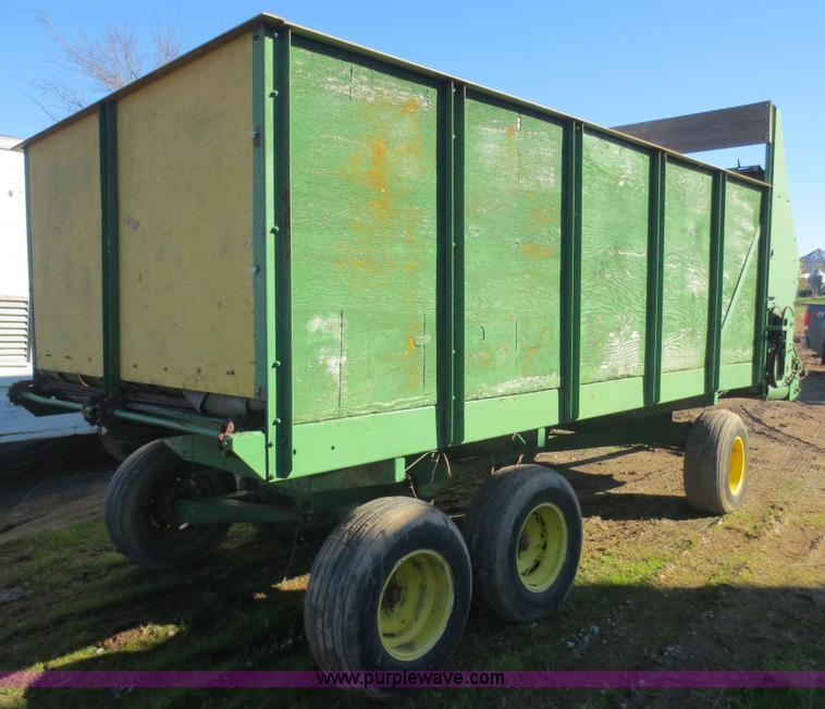 image for item F8044 Badger silage feeder