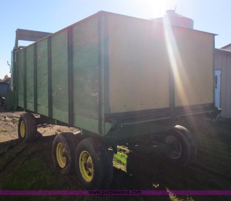 image for item F8044 Badger silage feeder