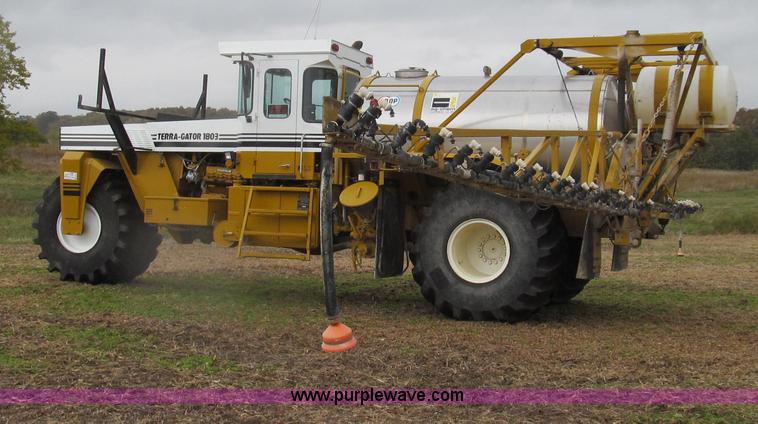 image for item G2161 1996 Ag-Chem TerraGator 1803 self-propelled sprayer floater