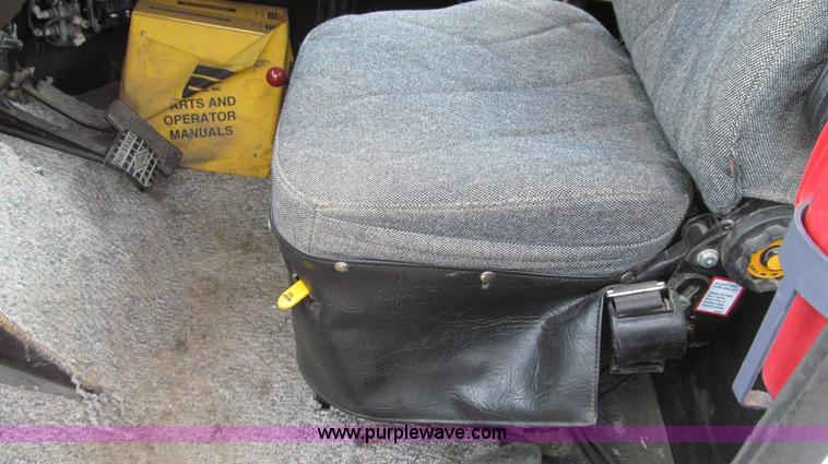 image for item G2161 1996 Ag-Chem TerraGator 1803 self-propelled sprayer floater