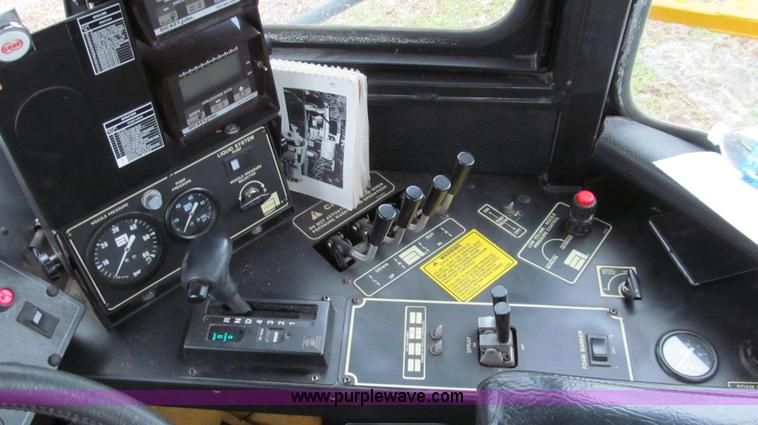 image for item G2161 1996 Ag-Chem TerraGator 1803 self-propelled sprayer floater