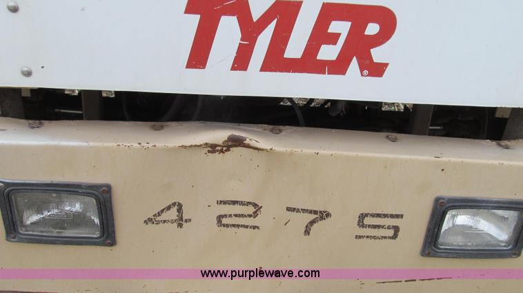 image for item G2176 1993 Tyler 4275 dry fertilizer spreader truck