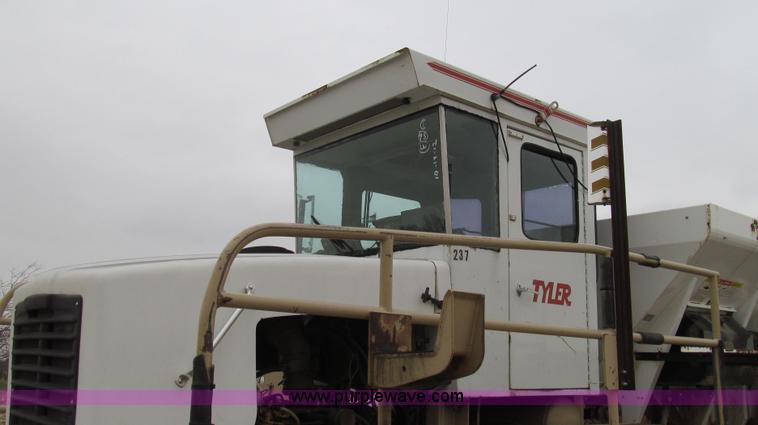 image for item G2176 1993 Tyler 4275 dry fertilizer spreader truck