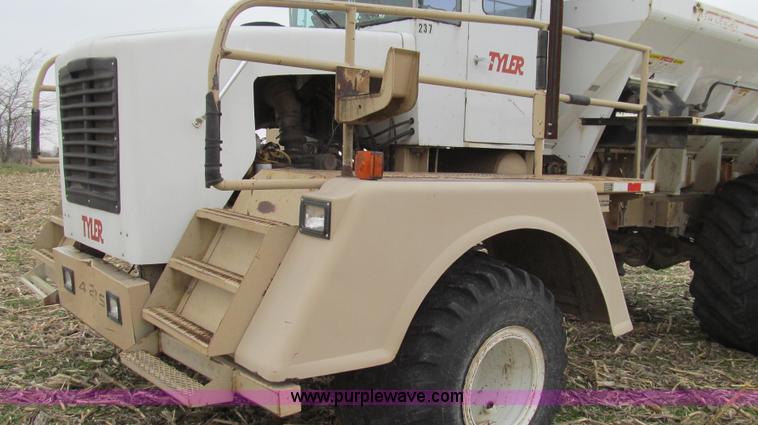 image for item G2176 1993 Tyler 4275 dry fertilizer spreader truck
