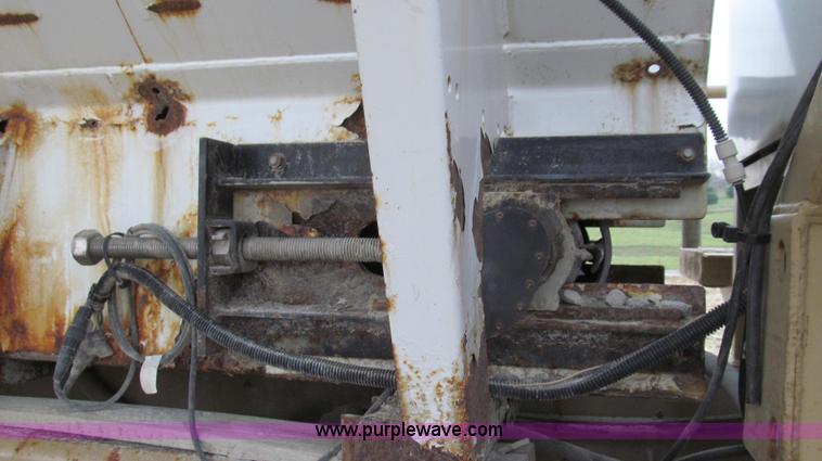 image for item G2176 1993 Tyler 4275 dry fertilizer spreader truck