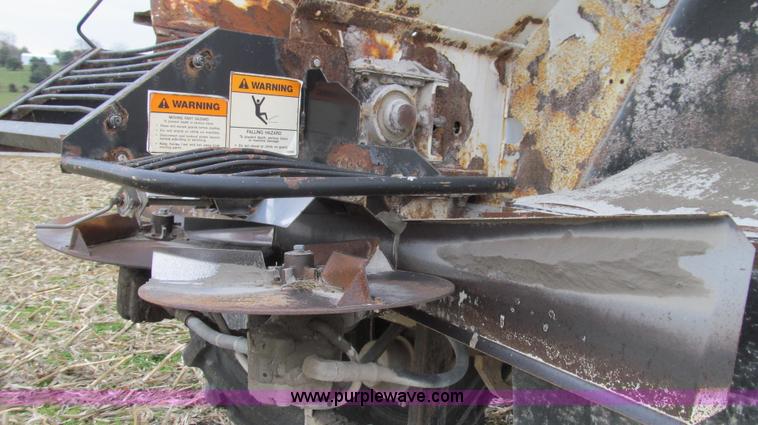 image for item G2176 1993 Tyler 4275 dry fertilizer spreader truck