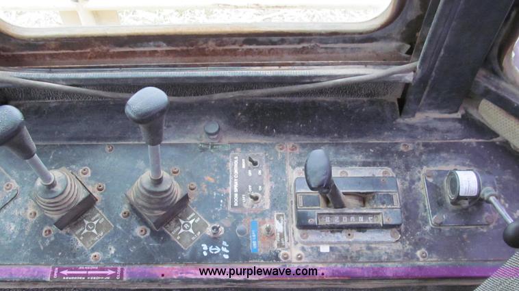 image for item G2176 1993 Tyler 4275 dry fertilizer spreader truck