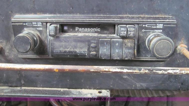 image for item G2176 1993 Tyler 4275 dry fertilizer spreader truck